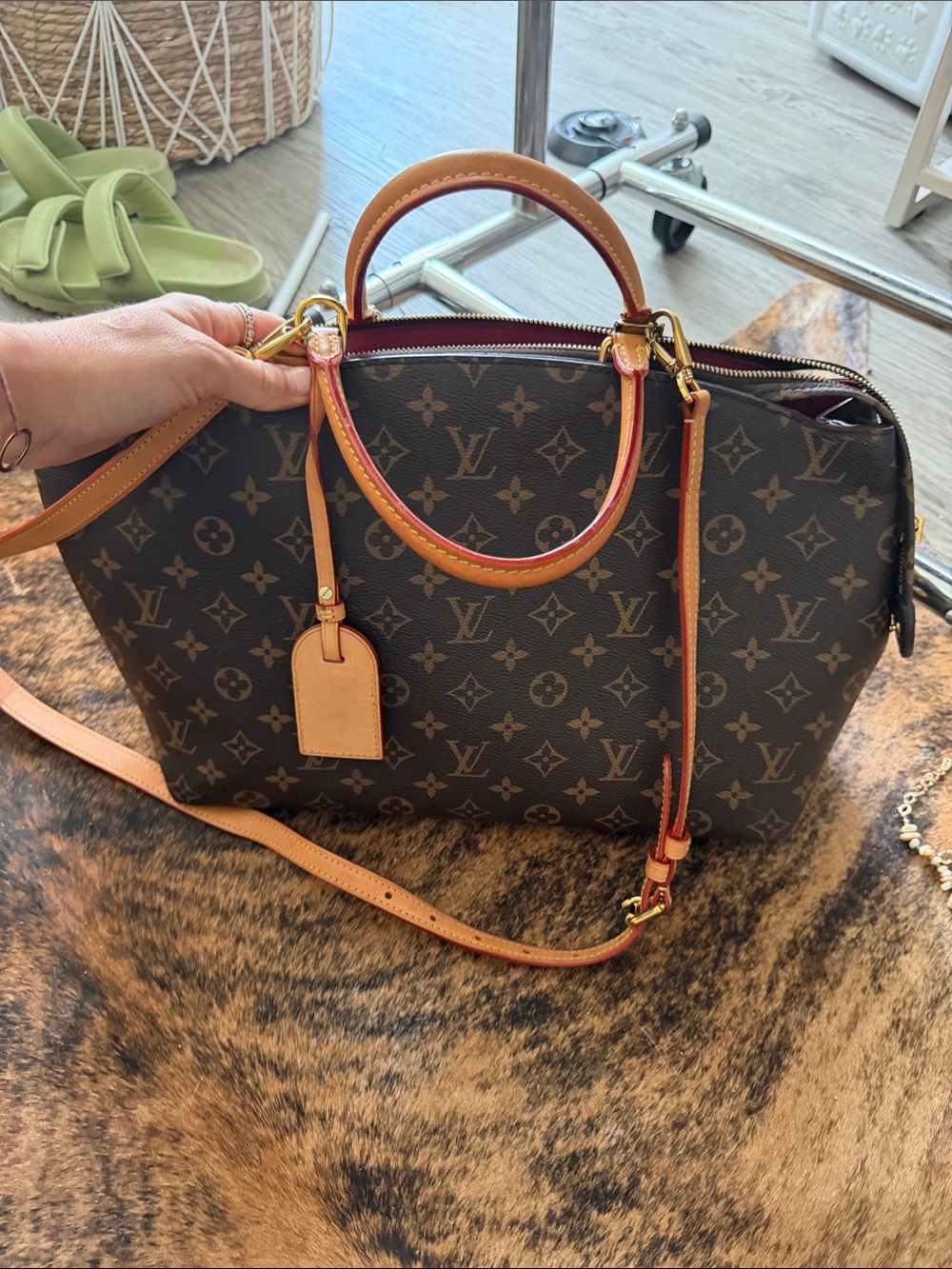 Louis Vuitton Monogram Shoulder Bag in Brown with Natural Vachetta